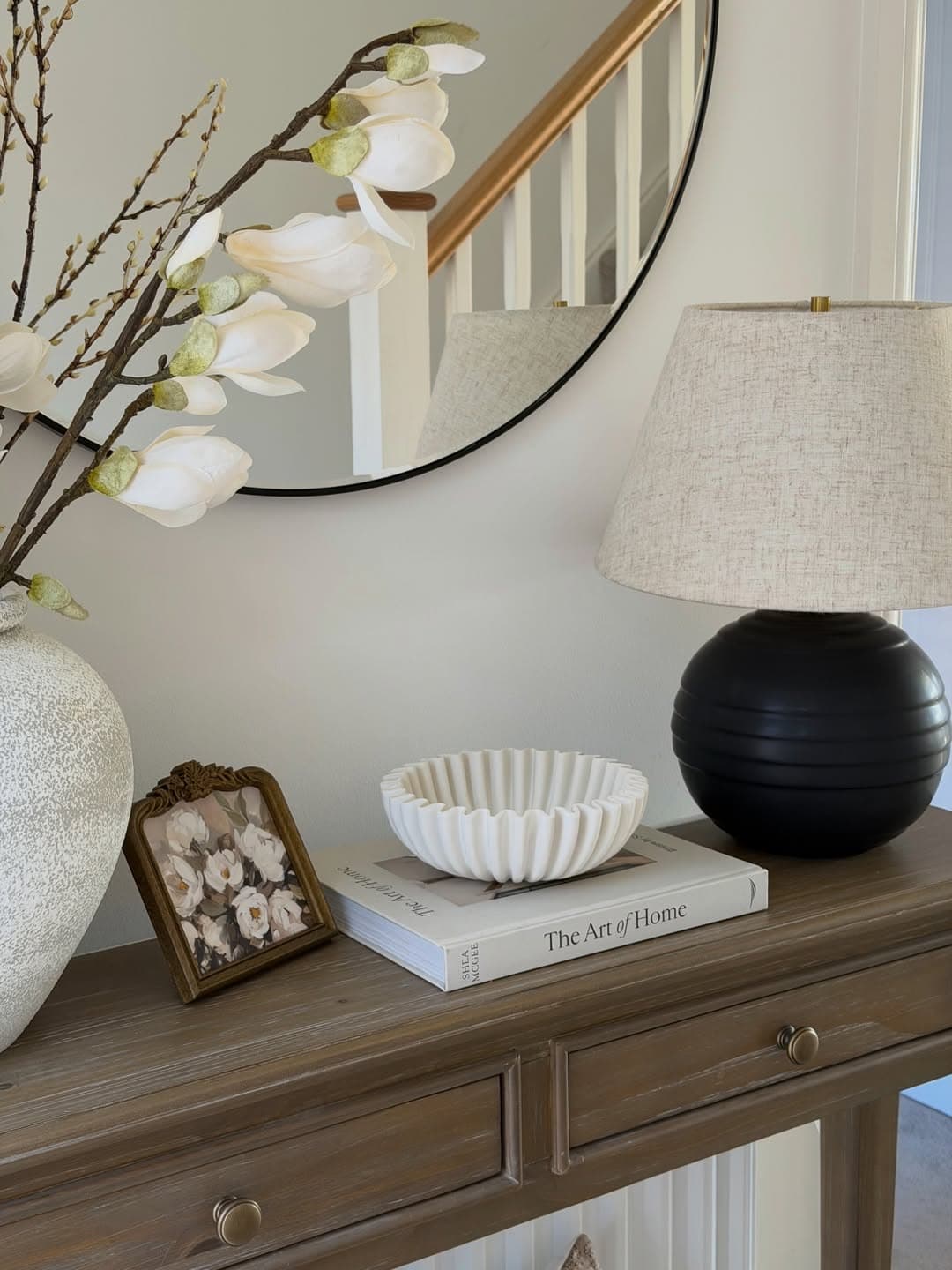 A little spring console refresh 🌼🤍 love my new vase it works perfectly here! -consoletable -co.jpg