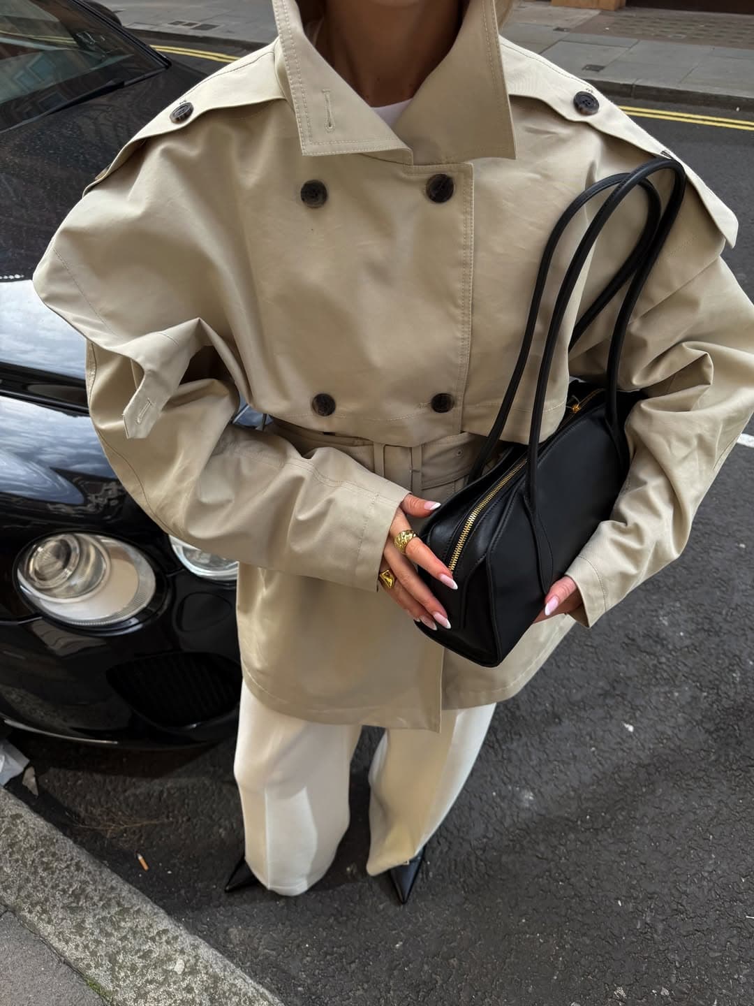 When the trench is the outfit 👌🏻 @frontrowshop -trenchcoat -shorttrenchcoat -funnelneck -white (1).jpg
