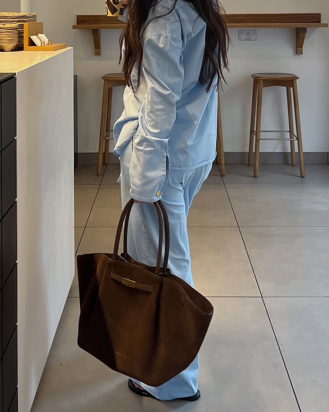 Back in the city ☕️ Outfit @prettylavishuk Bag @demellierlondon -streetstyle -minimal streetstyl (1).jpg