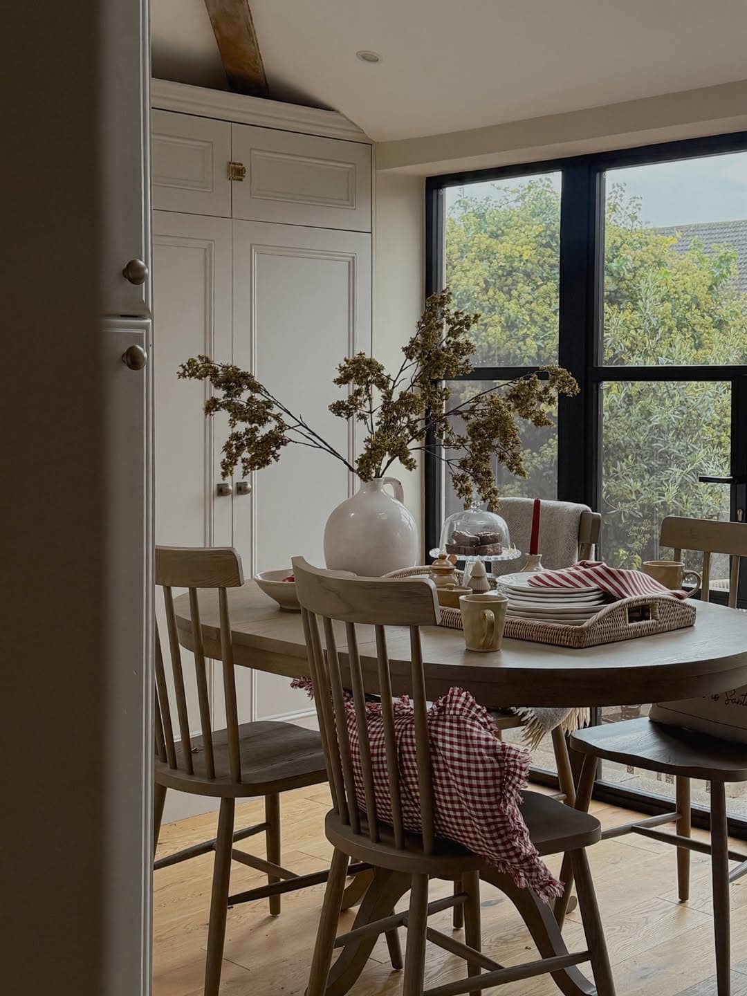 Happy 1st of December ✨.. it was straight back from the school drop off and sitting down here to.jpg