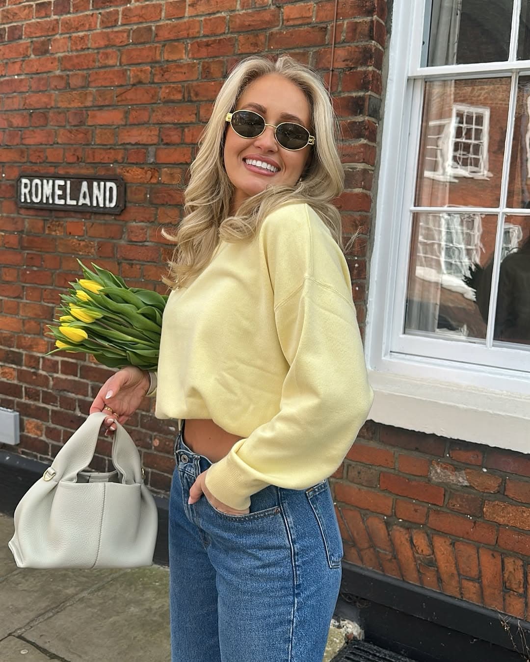 spring in an outfit✨💛🌻Also these have become my new fave style of A&F jeans! linked the outfit.jpg